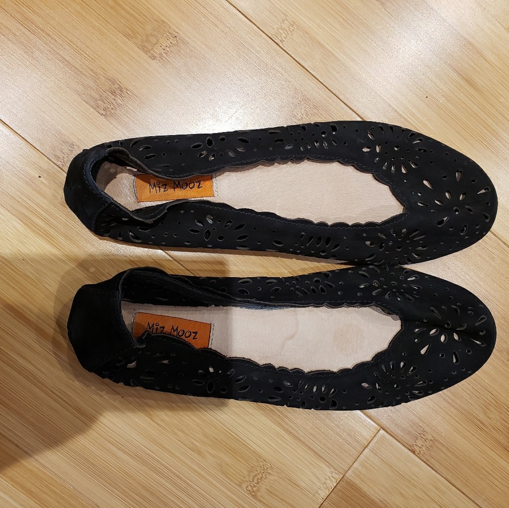 ⭐SALE⭐Miz Mooz Flats